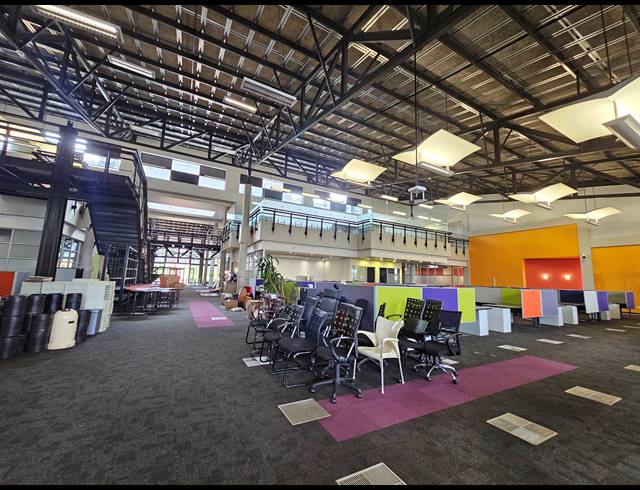 3,888M² OFFICE TO LET IN LONGMEADOW